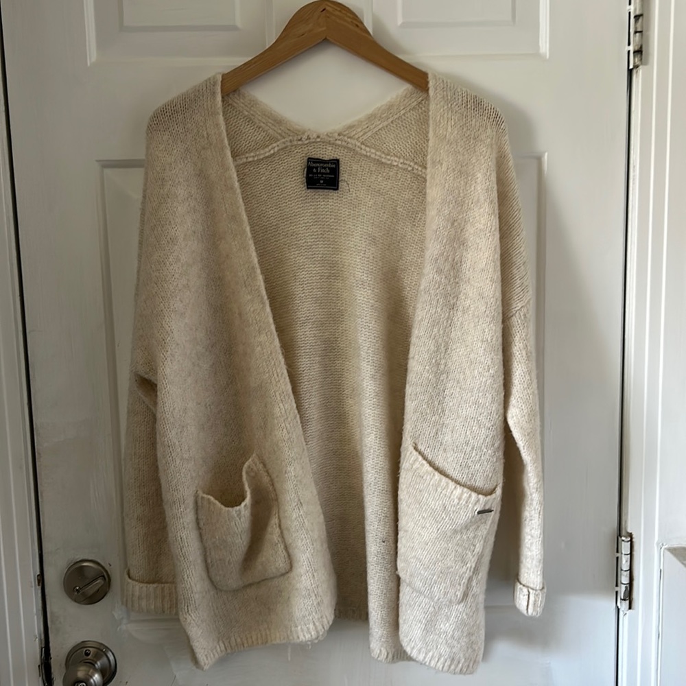 Super soft Abercrombie and fitch cardigan